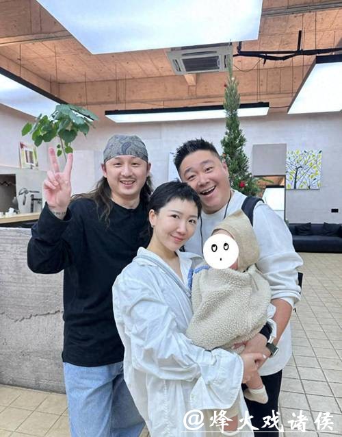 郝劭文回杭州过年!继女搂脖子撒娇太甜,重组家庭真相爱了 郝劭文回杭州过年!继女搂脖子撒娇太甜,重组家庭真相爱了